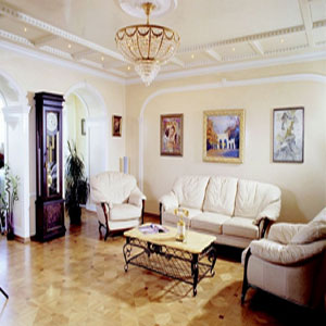 интерьер гостиной оформленной в классическом стиле.jpg