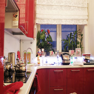 Кухня в красном цвете после ремонта