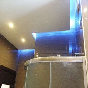 Фото потолка с подсветкой по периметру в ванной